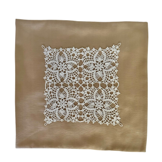 Potah na polštářek s háčkovanou ozdobou č. 1